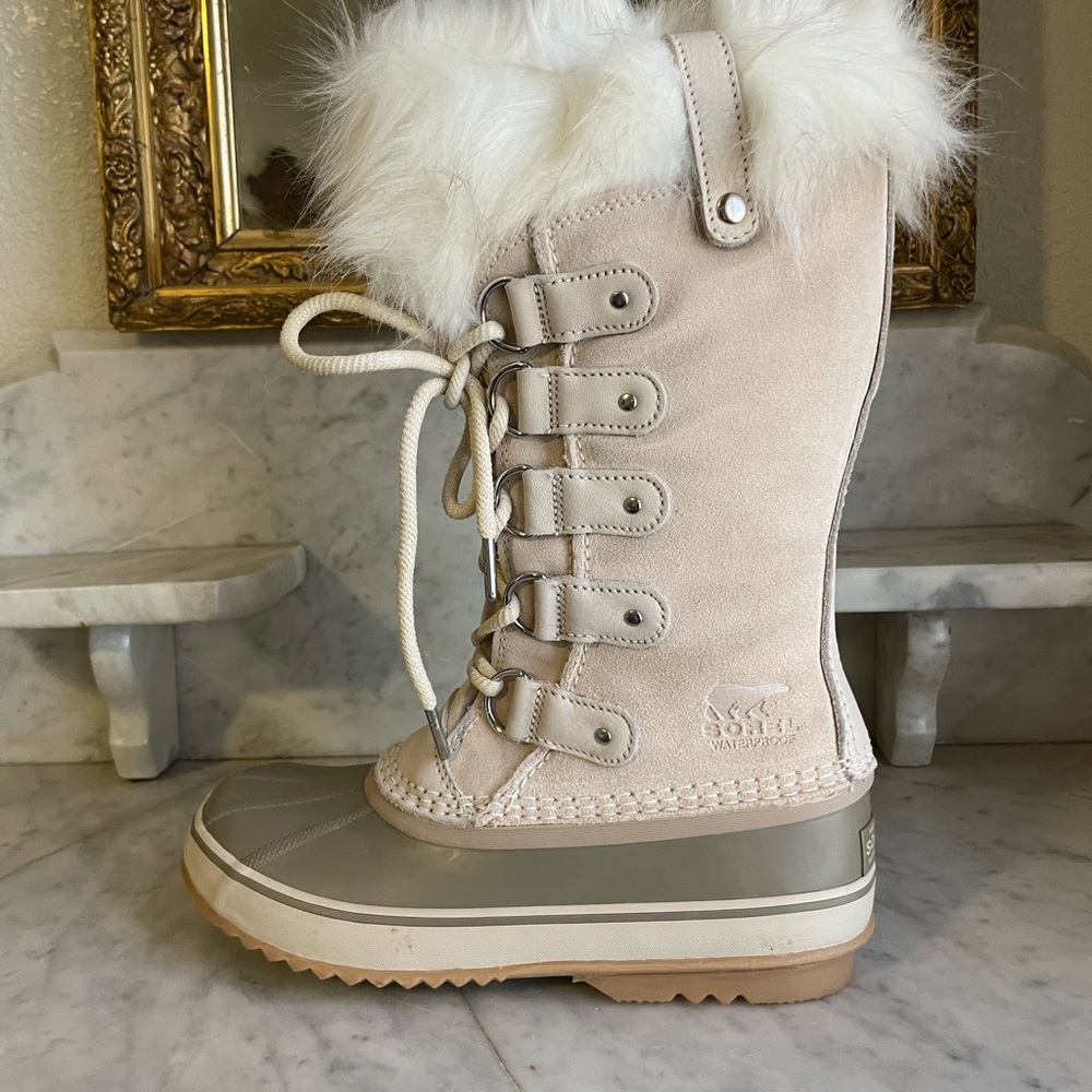 Sorel size 7.5 Fawn Joan of Arctic Snow Boots